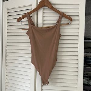 SKIMS FITS EVERYBODY SQUARE NECK BODYSUIT in Sienna. Size small. Worn once